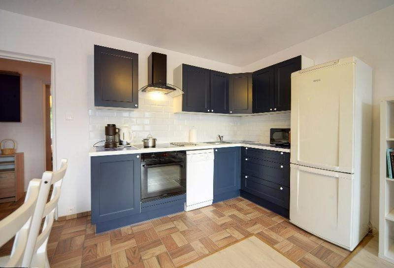 Trevilles Apartamenty - Granatowy ชกลาร์สกา ปอเรมบา ภายนอก รูปภาพ
